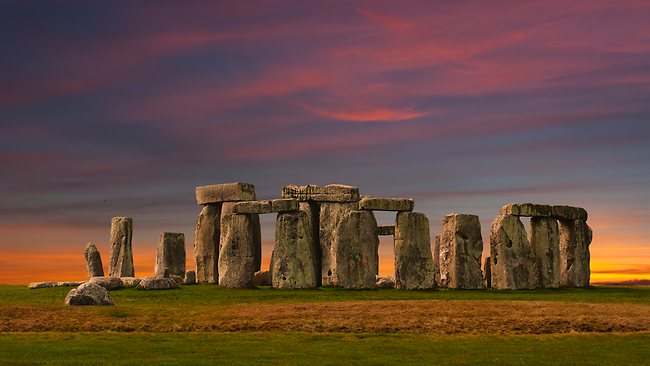 815013-stonehenge