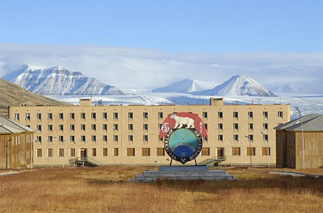19-pyramiden-abandoned-town1